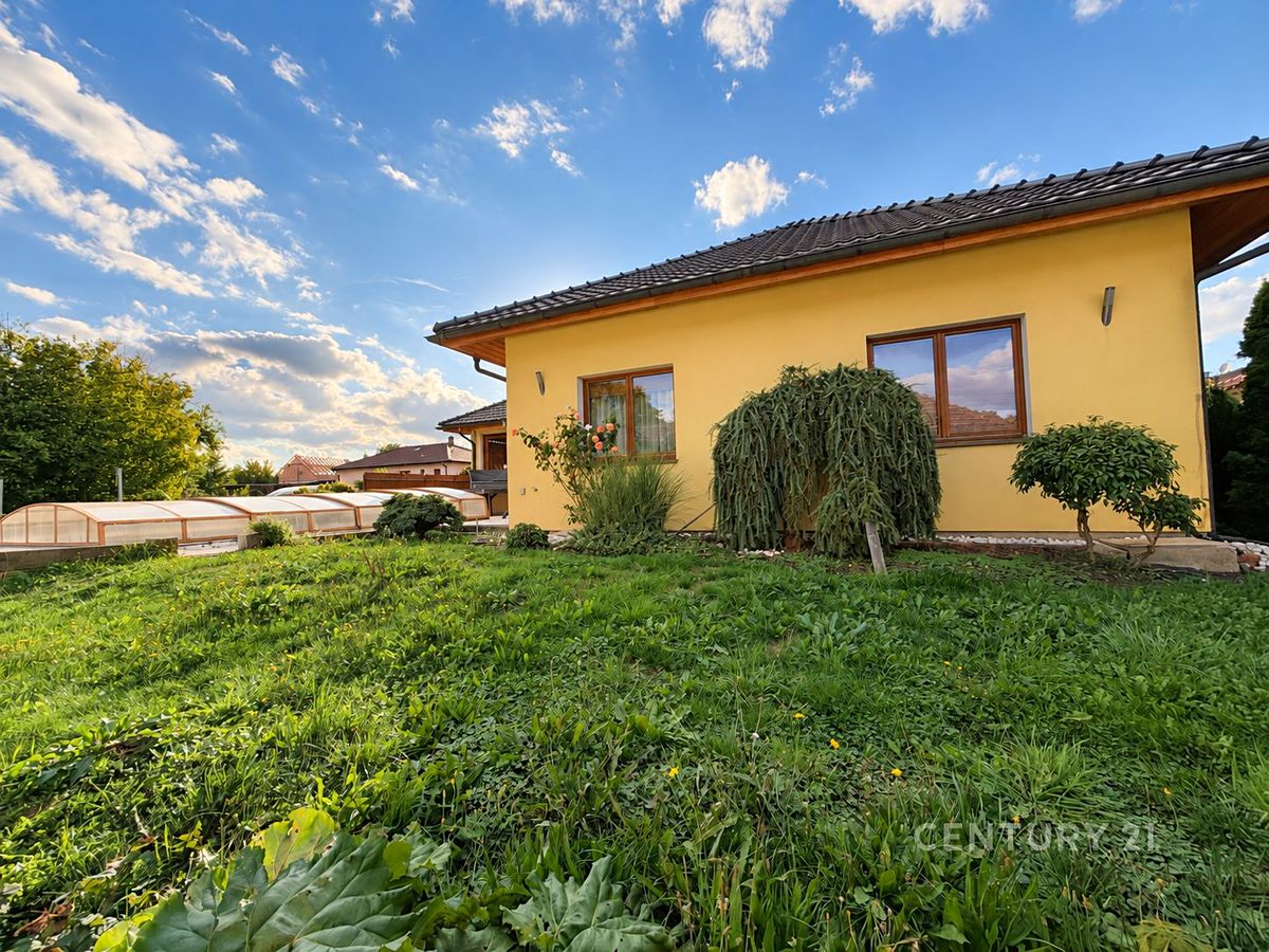Prodej rodinného domu 258 m², pozemek 1073 m²