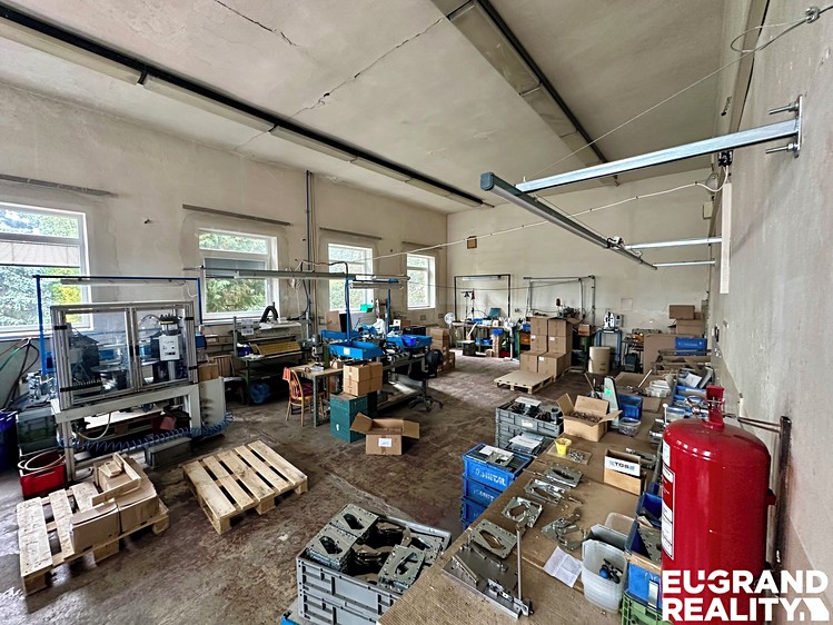 Комерційне приміщення на продаж, 2 400 м² (25 з 35)