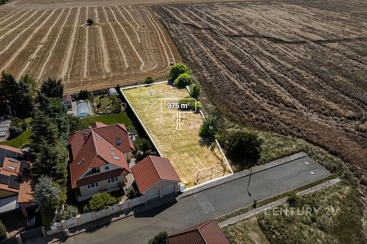 Prodej stavebního pozemku 975 m², Ořech – fotka 1 z 3