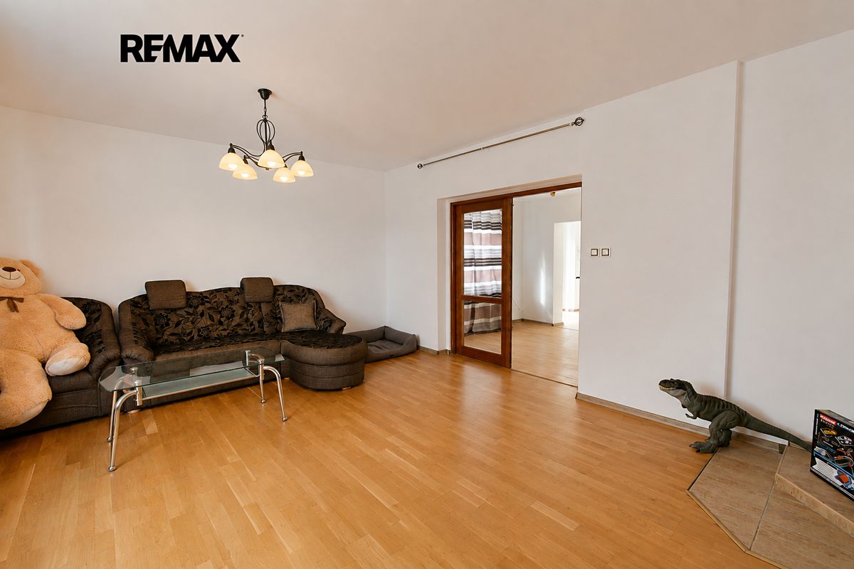 Pronájem rodinného domu 160 m², pozemek 1570 m² – fotografie 3