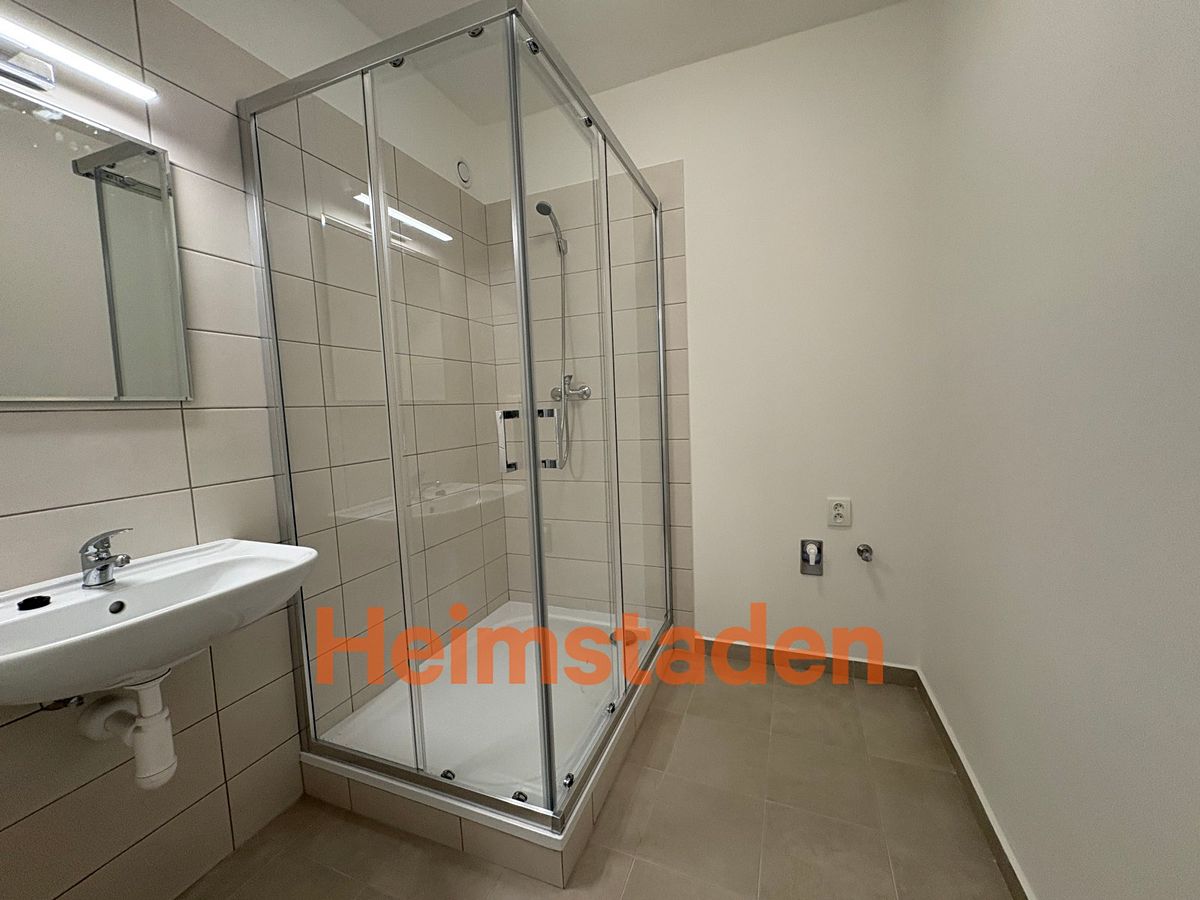 Pronájem bytu 1+kk 29 m² – fotografie 3