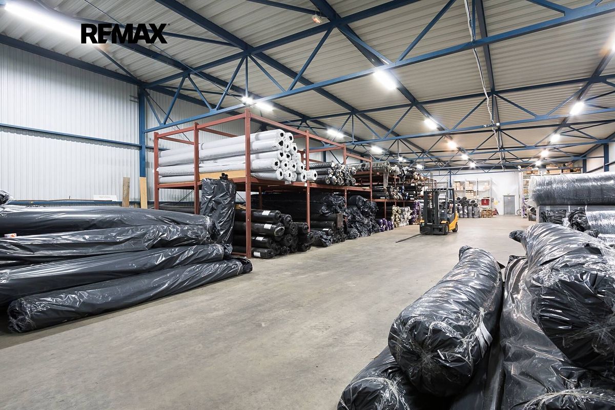 Prodej výrobní haly, prostoru 2325 m²