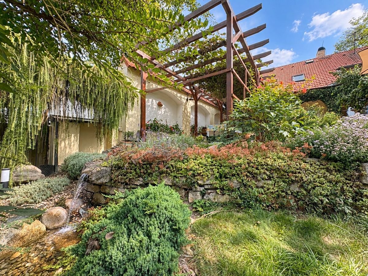 Prodej rodinného domu 499 m², pozemek 852 m² – fotografie 3