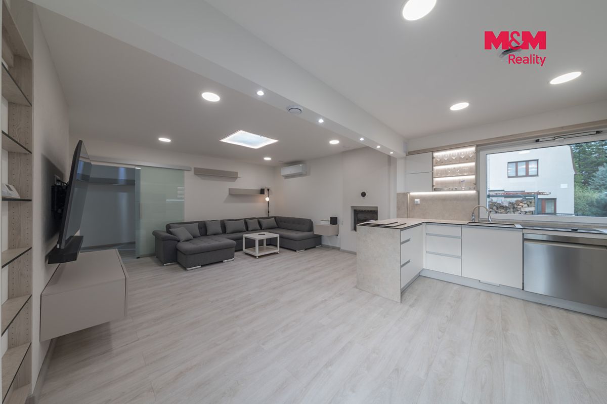 Pronájem rodinného domu 92 m², pozemek 914 m² – fotografie 2