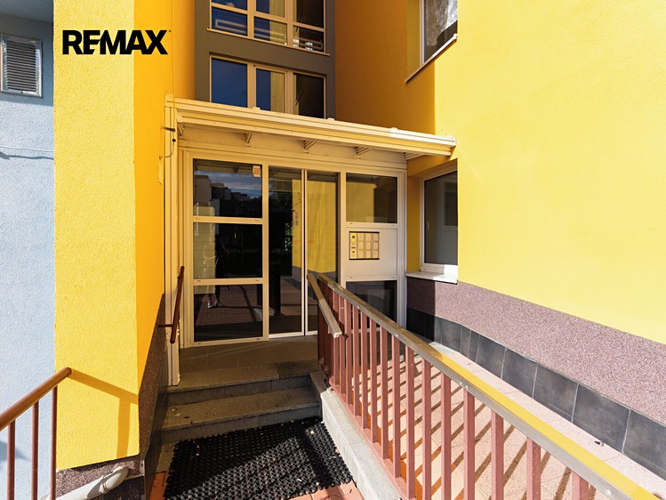 Pronájem bytu 3+kk, 61 m² (30 z 36)