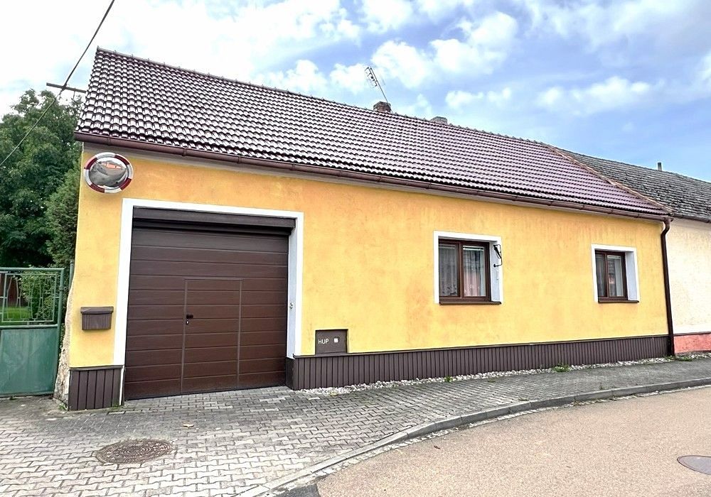 Prodej rodinného domu 180 m², pozemek 736 m² – fotografie 2