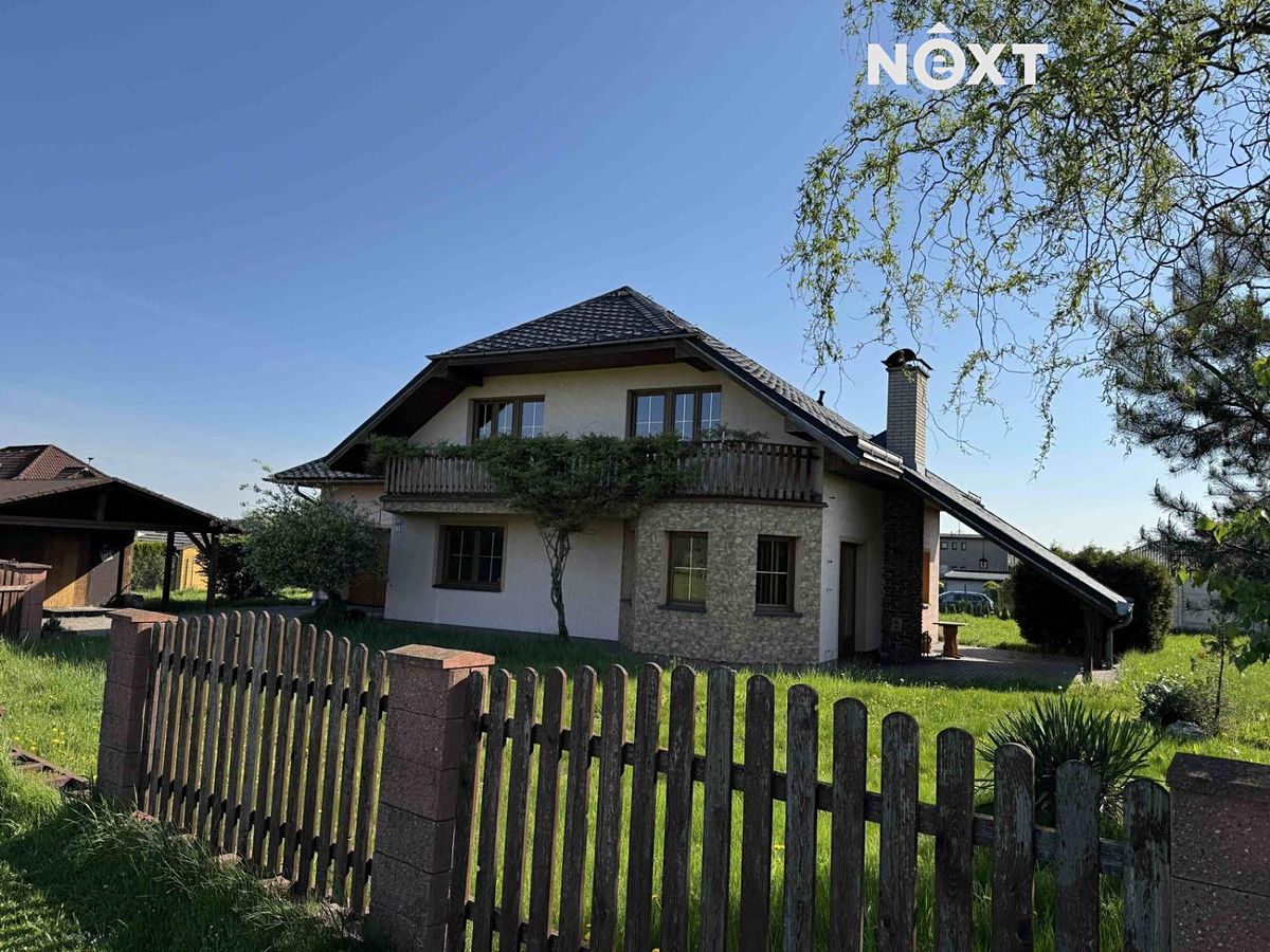 Prodej rodinného domu 233 m², pozemek 1491 m² – fotografie 2