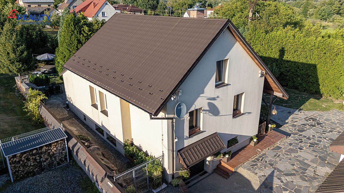 Prodej rodinného domu 290 m², pozemek 1830 m²