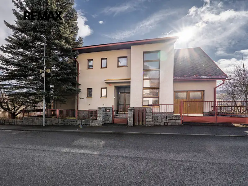 Prodej rodinného domu 210 m², pozemek 142 m², Vimperk – náhled fotky 3