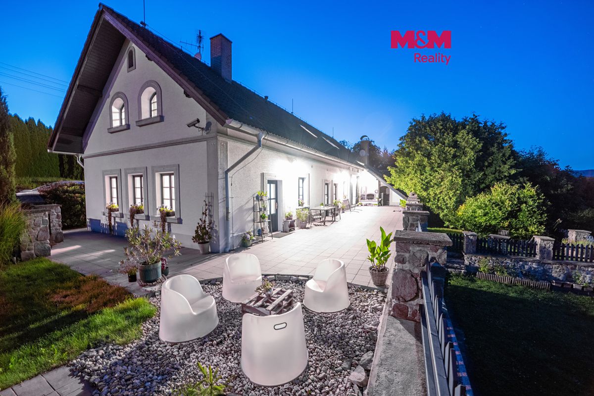 Prodej rodinného domu 223 m², pozemek 5844 m²
