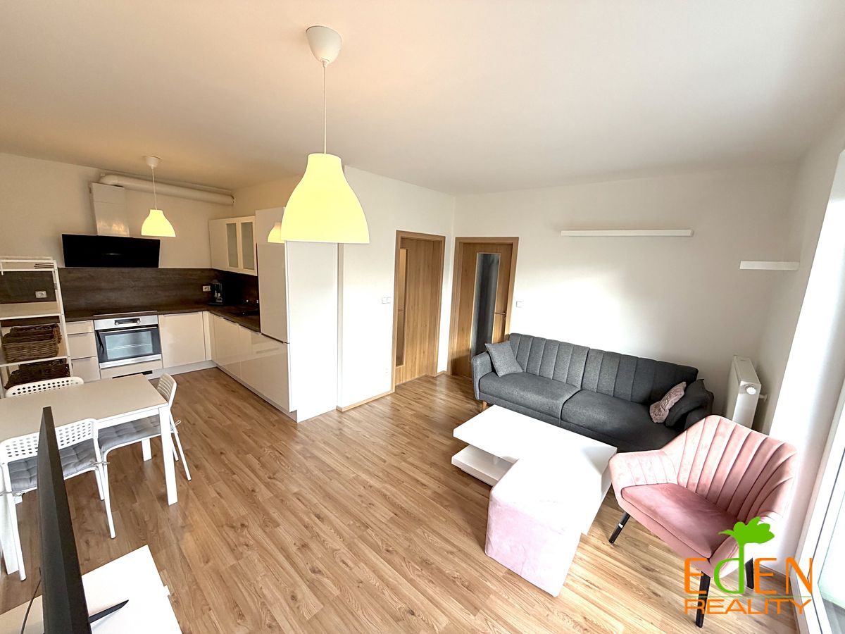 Pronájem bytu 2+kk 43 m² – fotografie 3