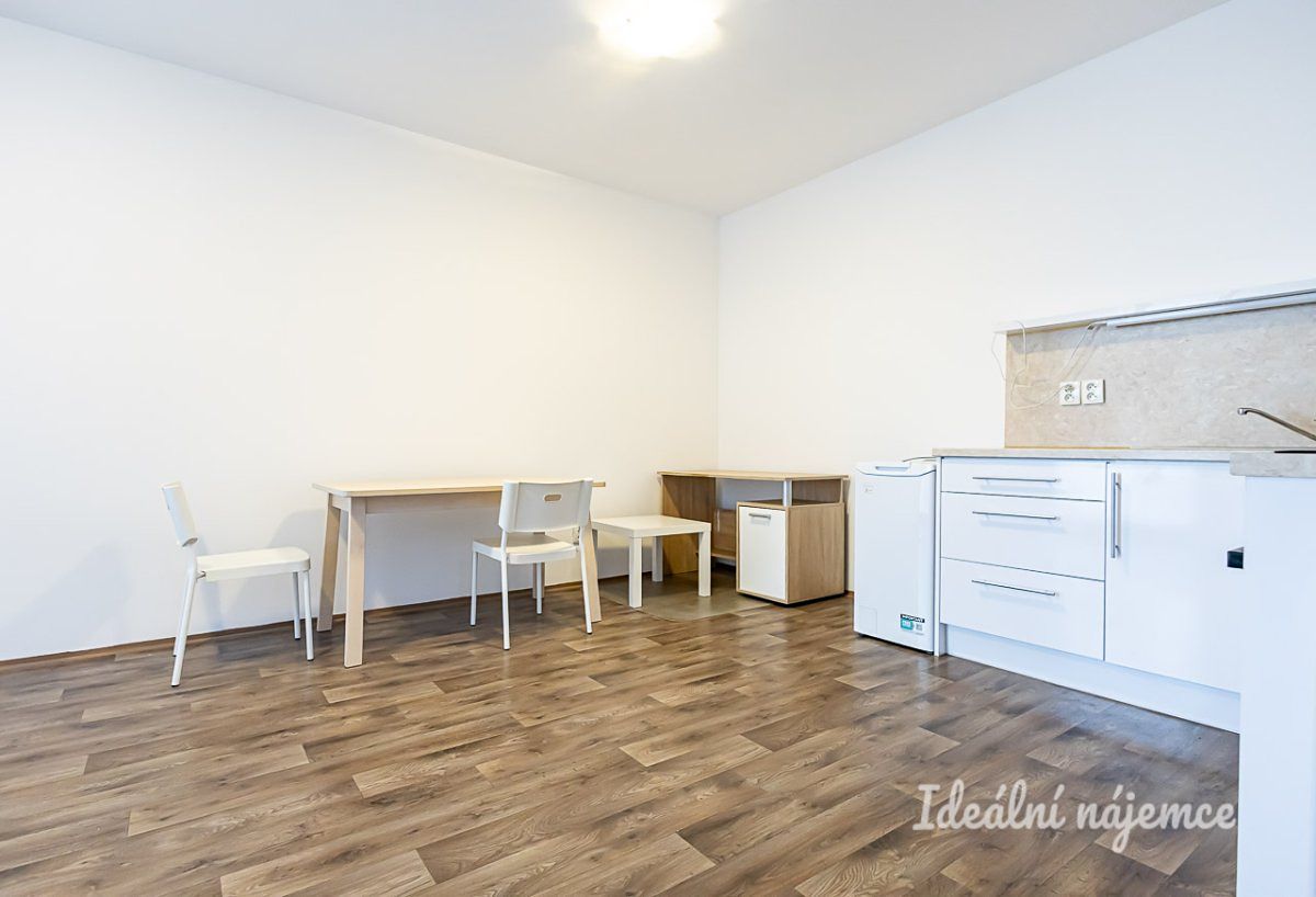 Pronájem bytu 2+kk 44 m² – fotografie 2