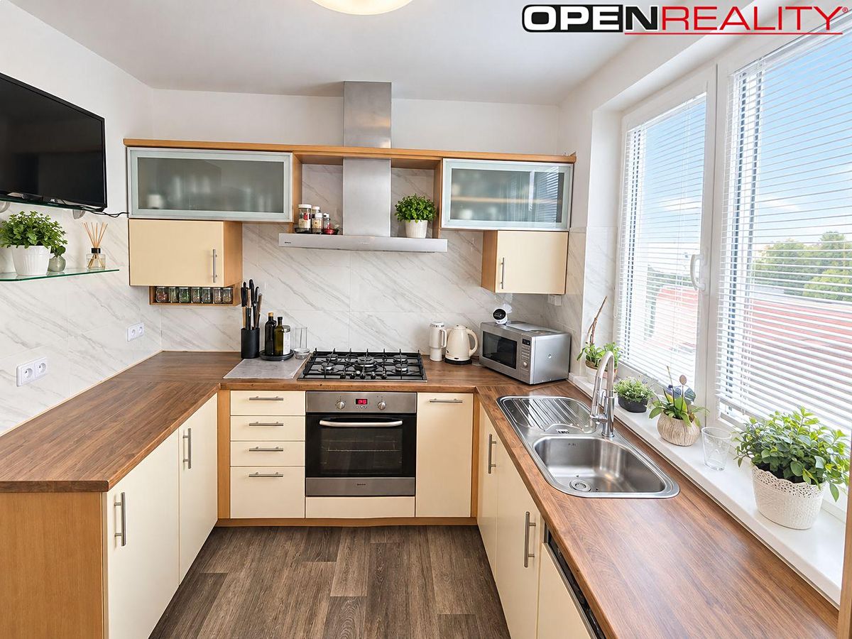 Prodej rodinného domu 169 m², pozemek 398 m² – fotografie 3