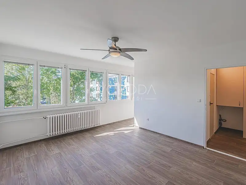 Pronájem bytu 1+kk 27 m², Hradec Králové – náhled fotky 2
