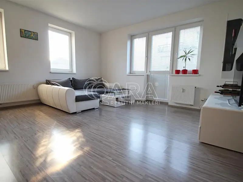Pronájem bytu 3+kk 54 m², Beroun – náhled fotky 2