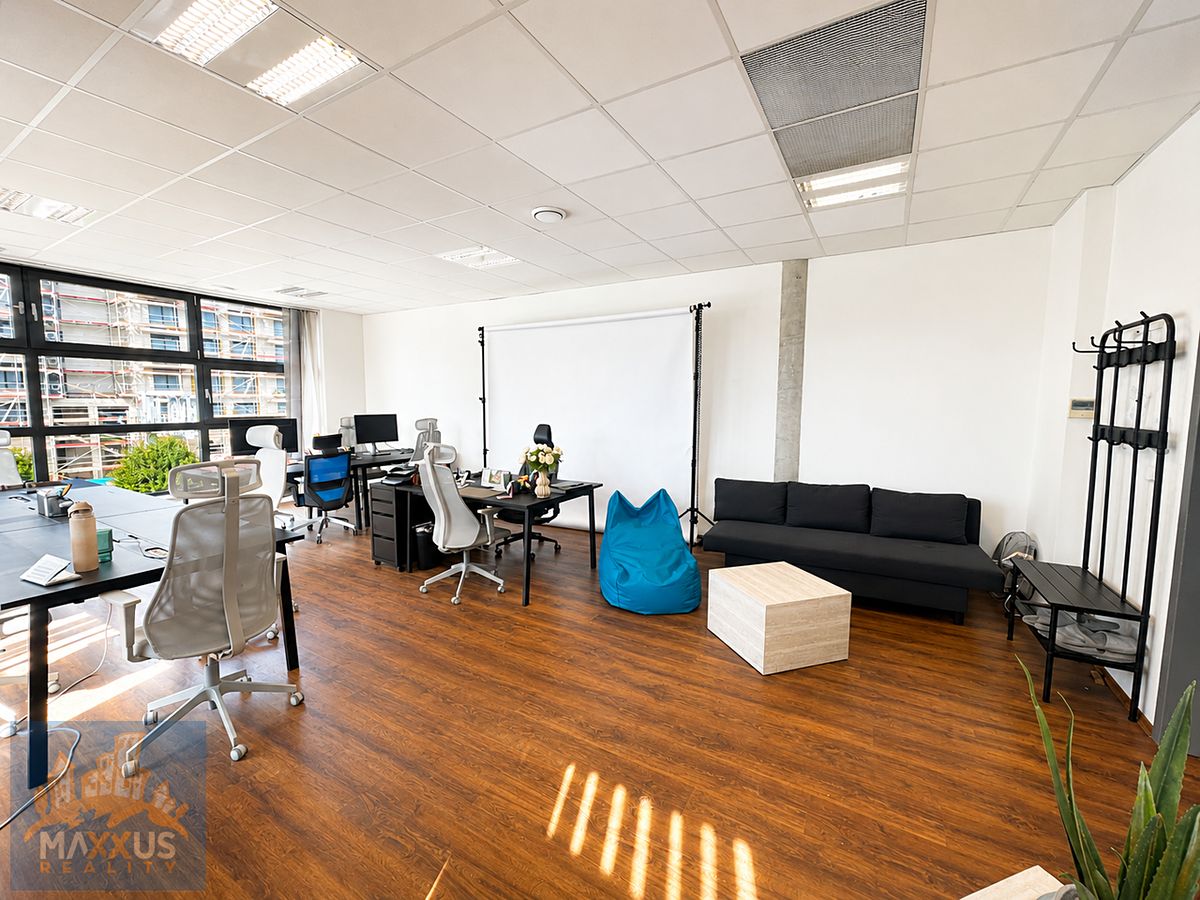 Pronájem kanceláře 52 m² – fotografie 2