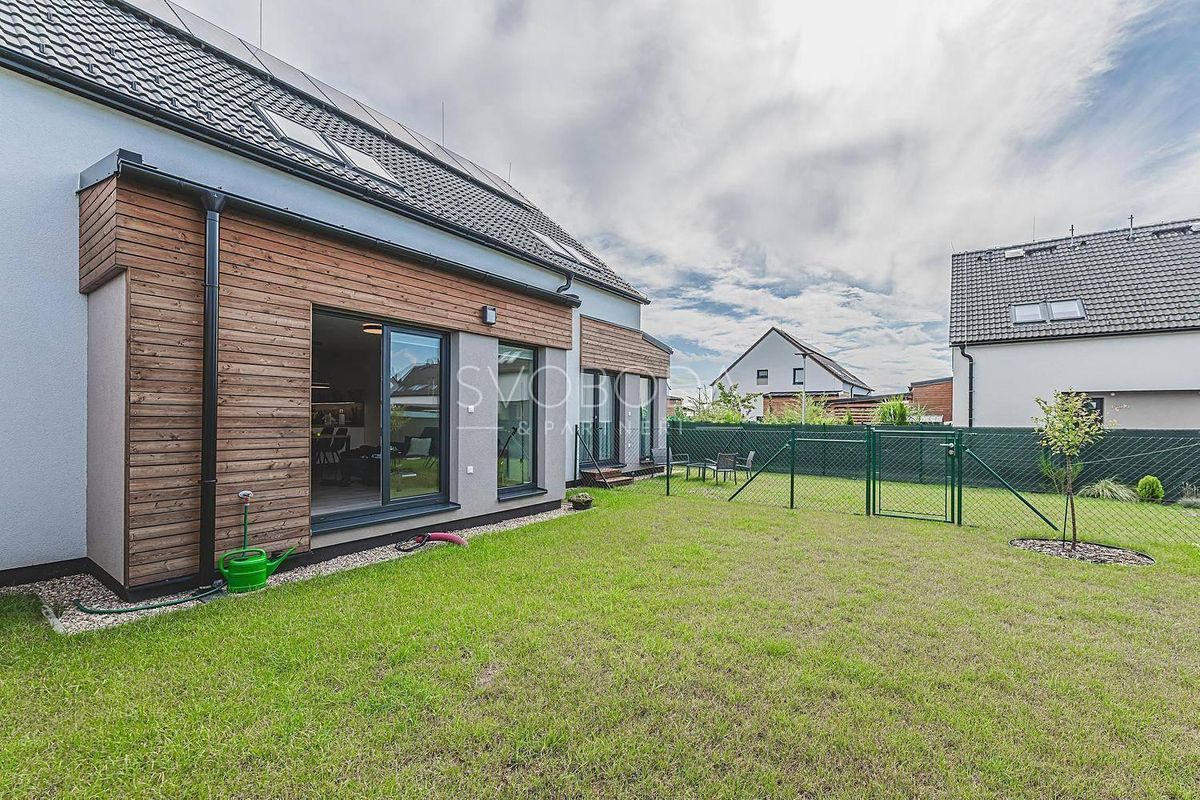 Pronájem rodinného domu 108 m², pozemek 110 m² – fotografie 2