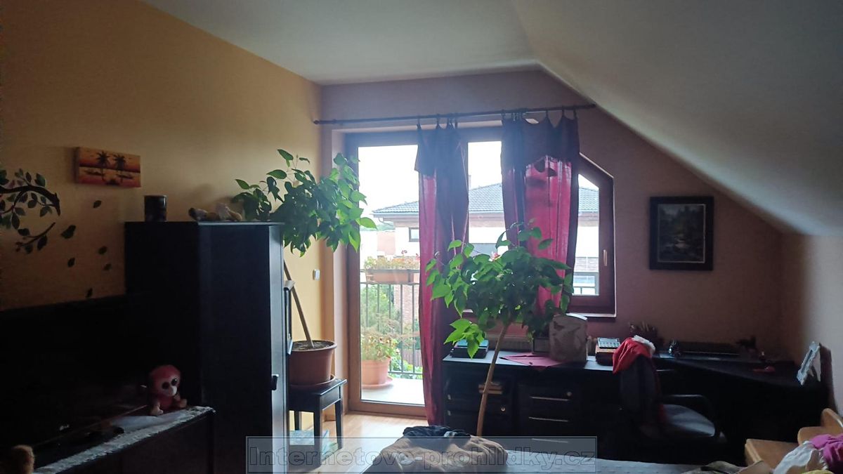 Pronájem bytu pokoje 25 m² – fotografie 2