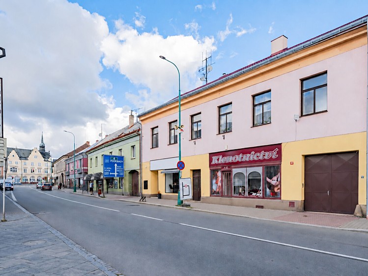 Комерційне приміщення на продаж, 700 м² (1 з 28)