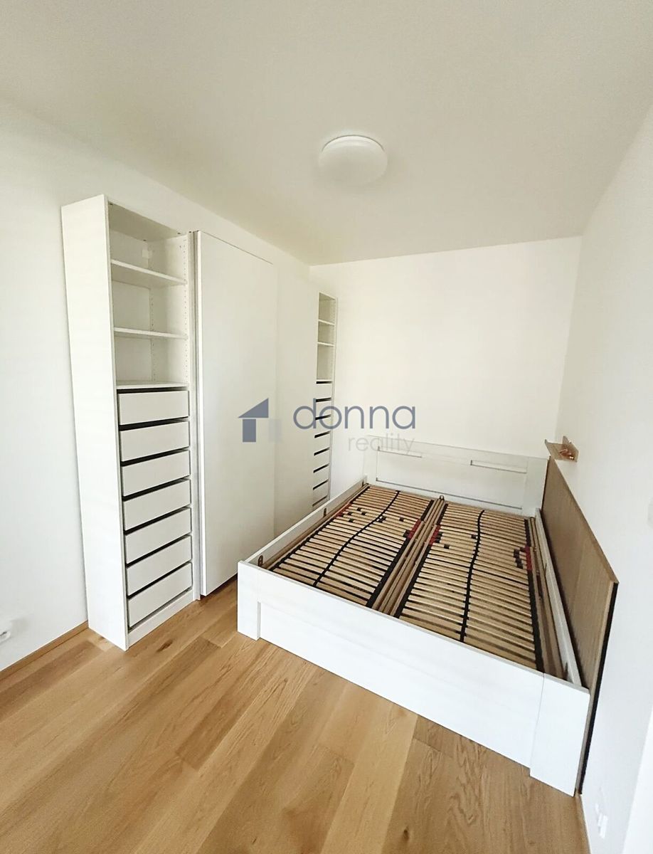 Pronájem bytu 1+kk 39 m² – fotografie 5