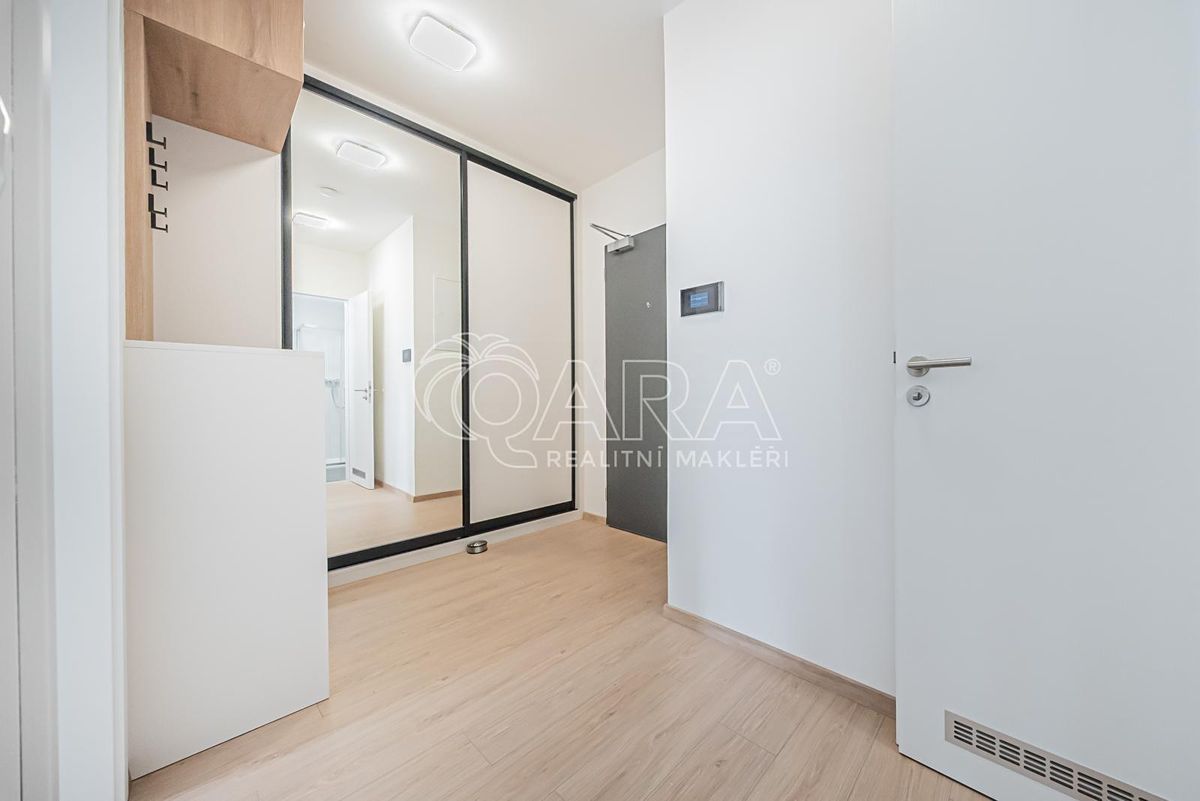 Pronájem bytu 2+kk 47 m² – fotografie 3