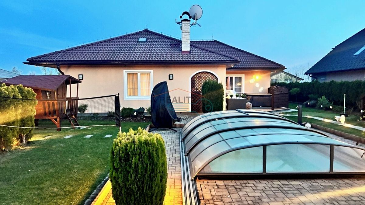 Prodej rodinného domu 137 m², pozemek 1035 m² – fotografie 5