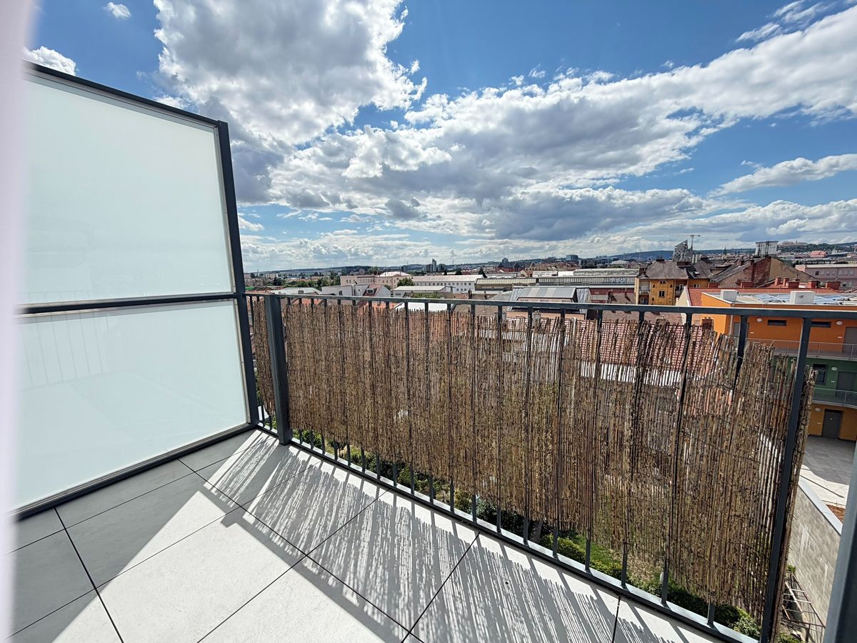 Pronájem bytu 2+kk 55 m² – fotografie 3