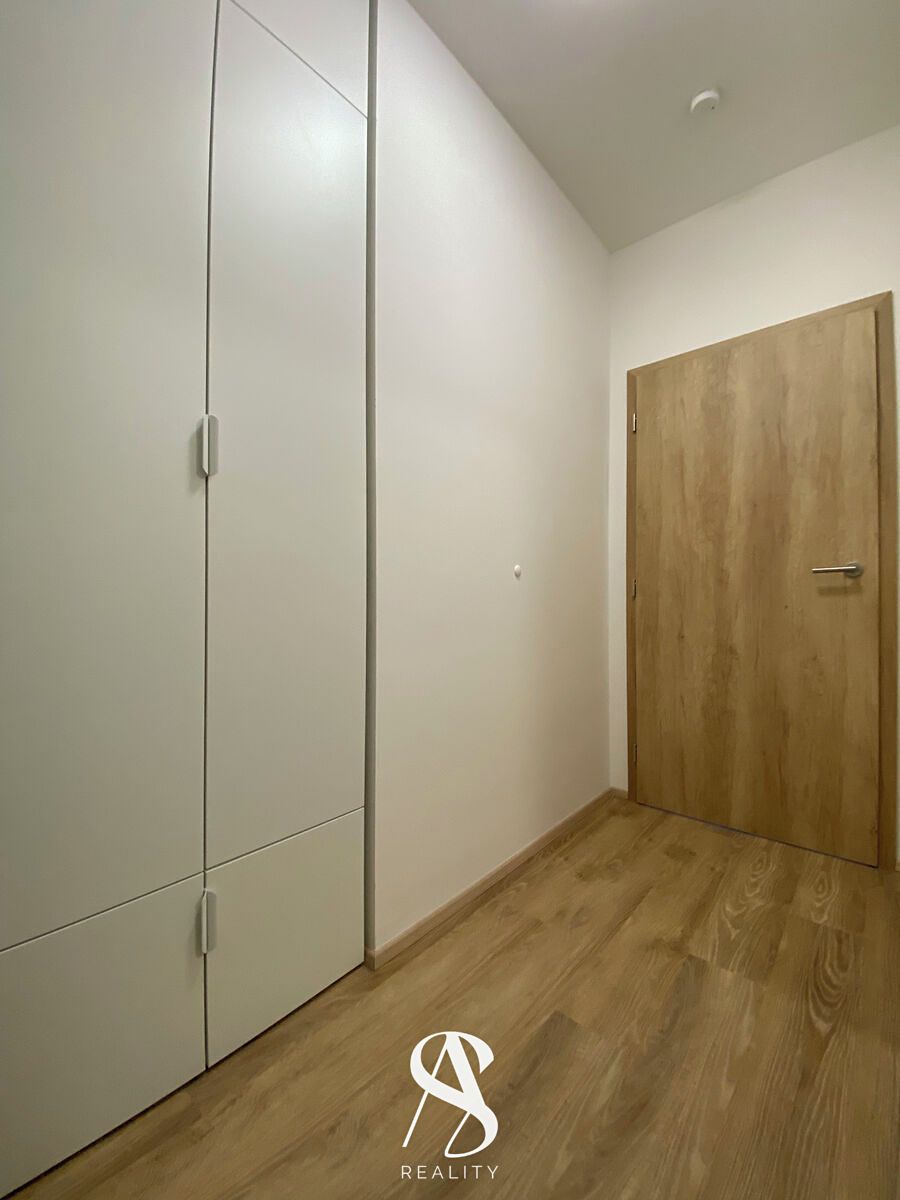 Pronájem bytu 1+kk 28 m² – fotografie 4