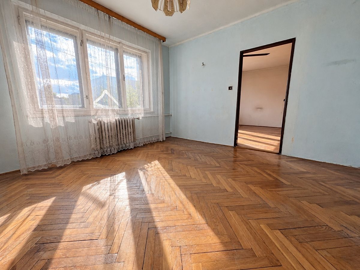 Prodej rodinného domu 258 m², pozemek 888 m² – fotografie 4