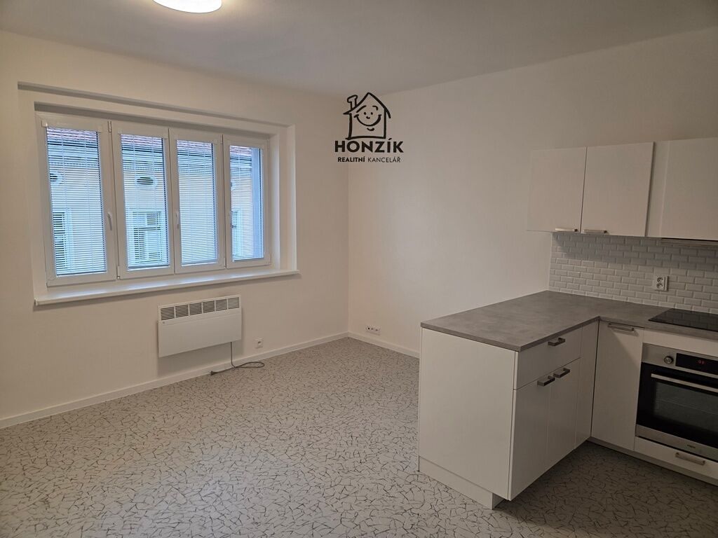 Pronájem bytu 2+kk 40 m² – fotografie 2