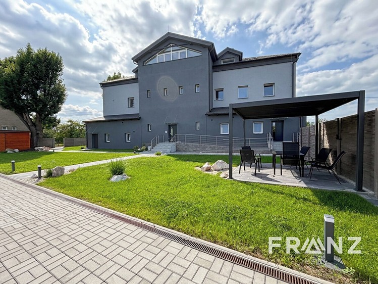 Pronájem bytu 3+kk, 103 m² (15 z 22)