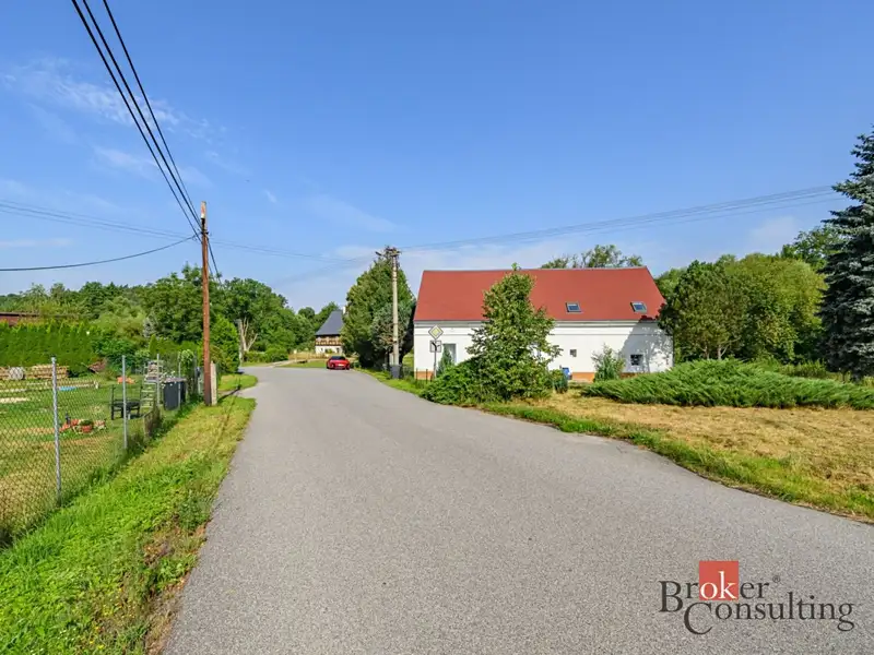 Prodej rodinného domu 240 m², pozemek 888 m², Bulovka – náhled fotky 2
