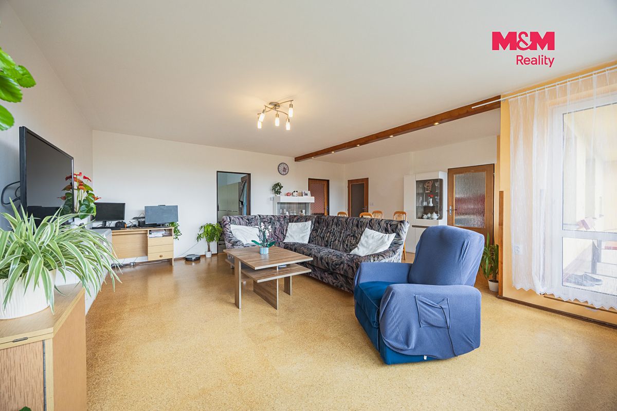 Prodej rodinného domu 236 m², pozemek 666 m² – fotografie 5