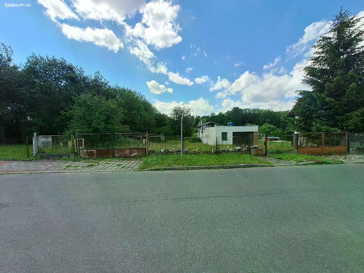 Prodej stavebního pozemku 1700 m² – fotografie 2