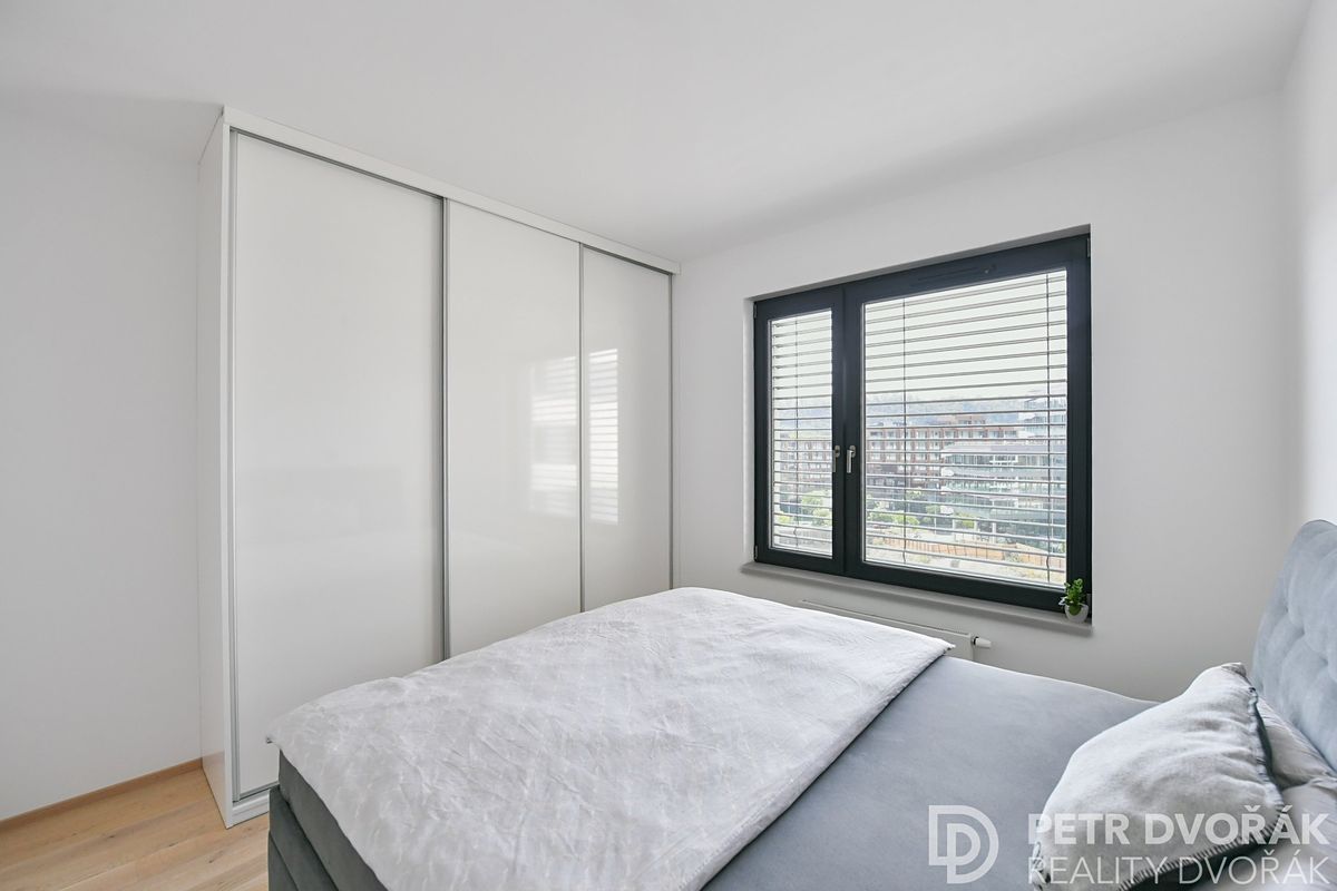 Pronájem bytu 2+kk 58 m² – fotografie 3