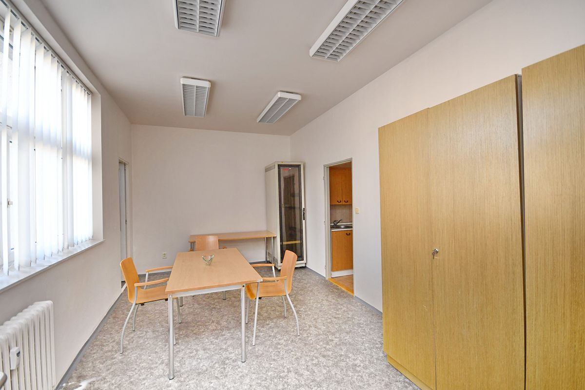 Pronájem kanceláře 43 m² – fotografie 3