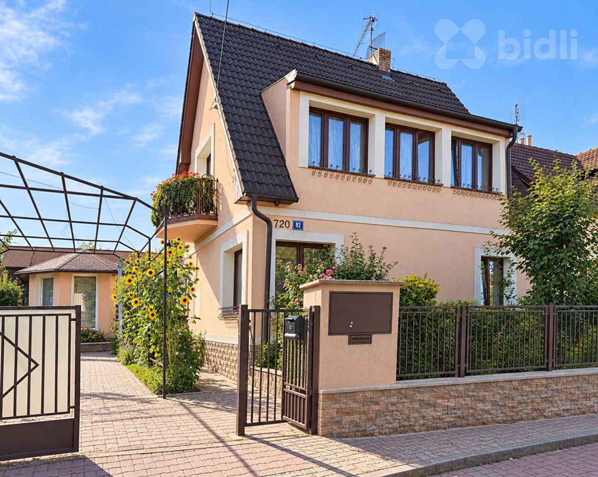 Prodej rodinného domu 213 m², pozemek 394 m²
