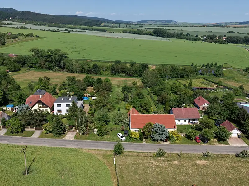 Prodej stavebního pozemku 1584 m², Čeložnice – náhled fotky 2