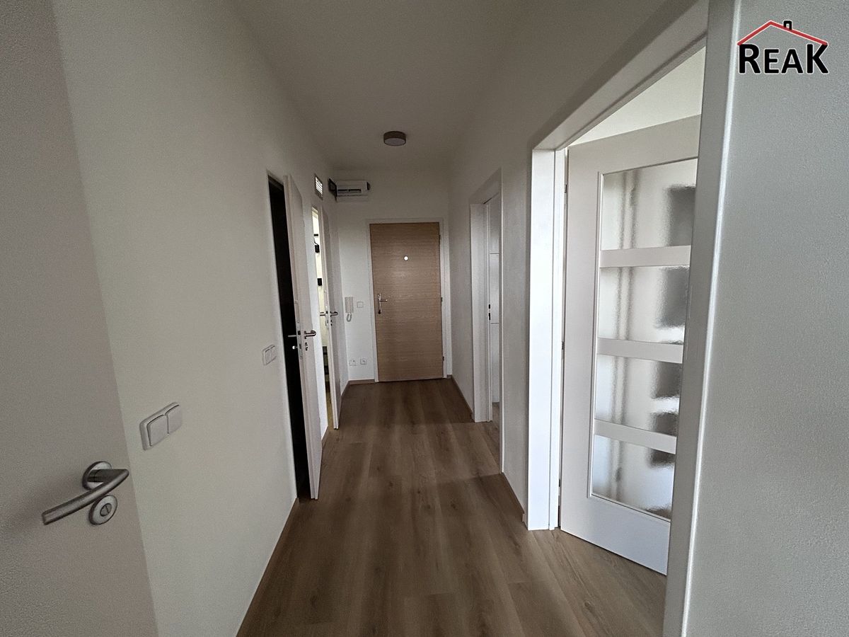 Pronájem bytu 2+1 64 m² – fotografie 4