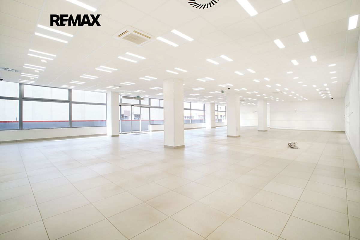 Pronájem obchodního prostoru 550 m² – fotografie 2