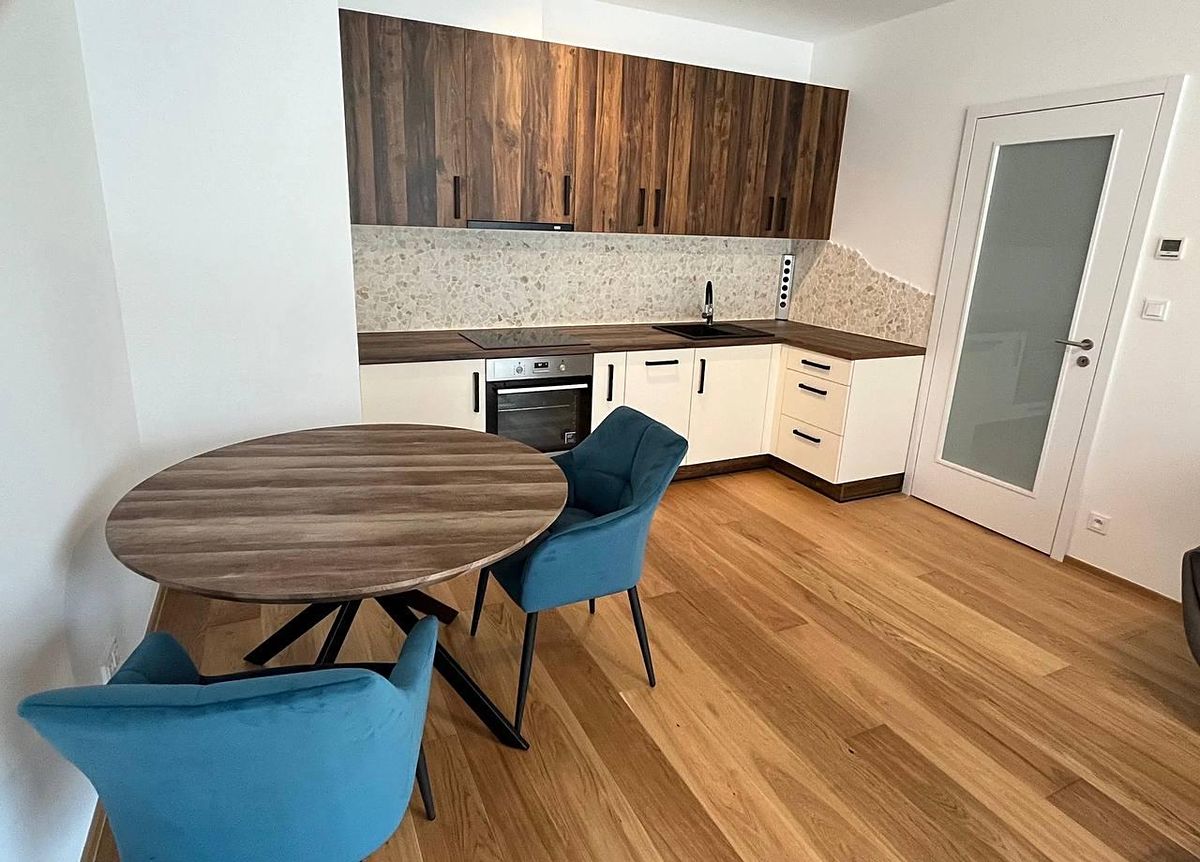 Pronájem bytu 2+kk 41 m² – fotografie 2