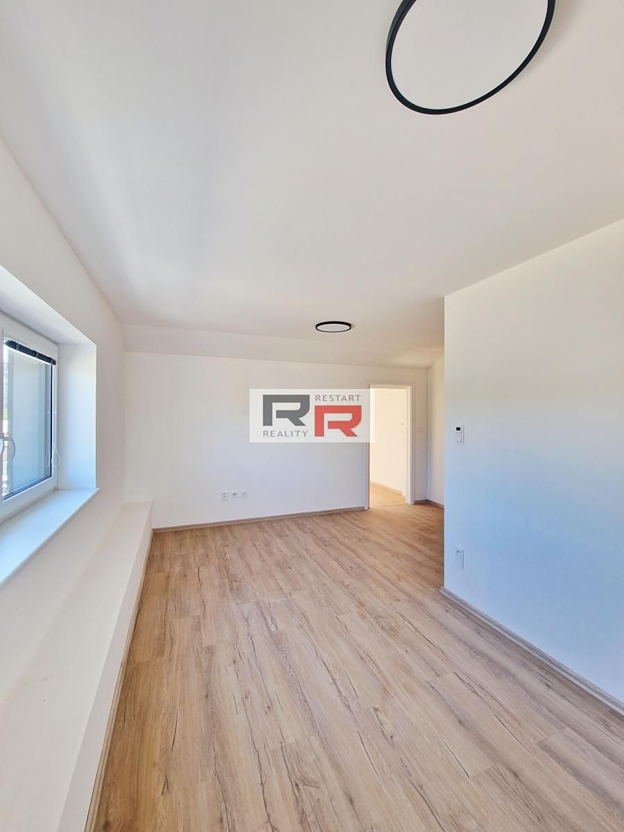 Pronájem bytu 2+kk 45 m² – fotografie 4