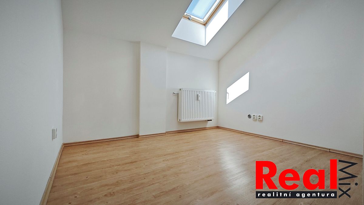 Pronájem bytu 1+kk 17 m² – fotografie 2