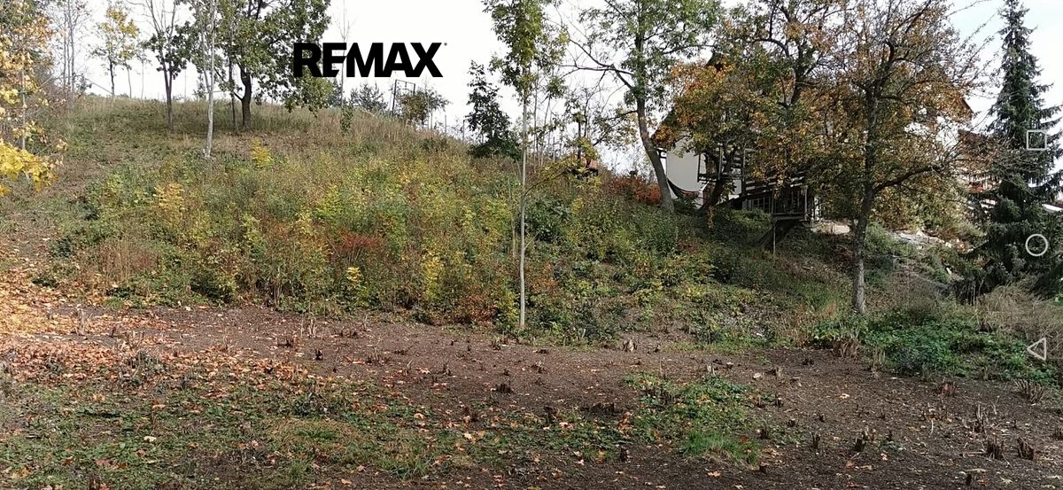 Prodej stavebního pozemku 1100 m² – fotografie 2