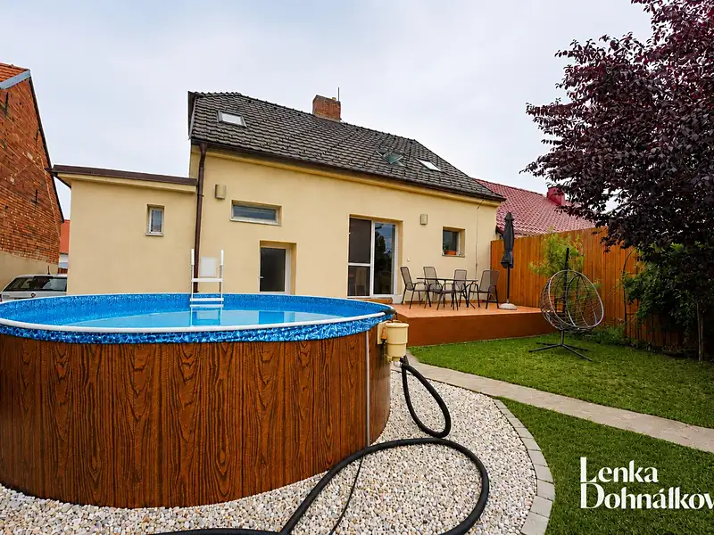 Prodej rodinného domu 250 m², pozemek 588 m², Ratíškovice – náhled fotky 1