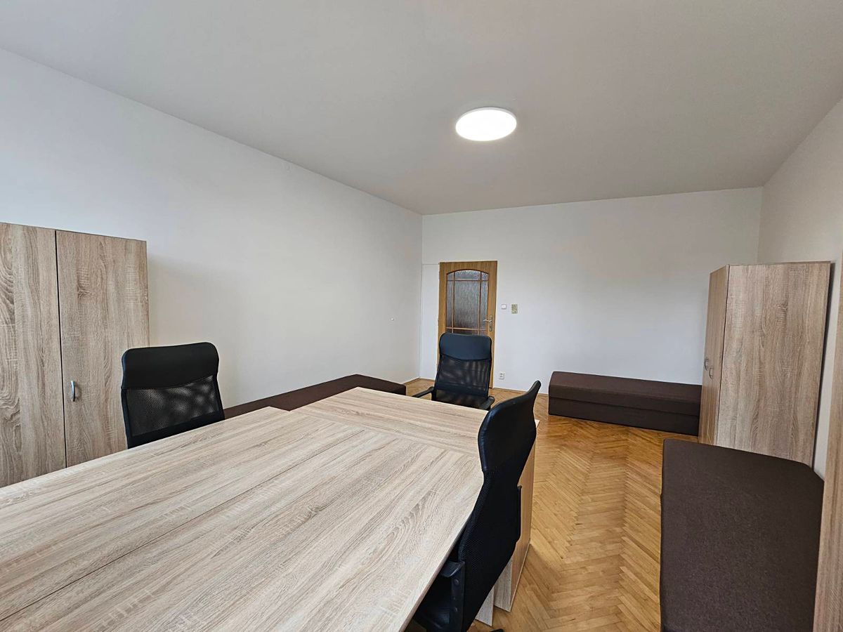 Pronájem bytu pokoje 120 m² – fotografie 3