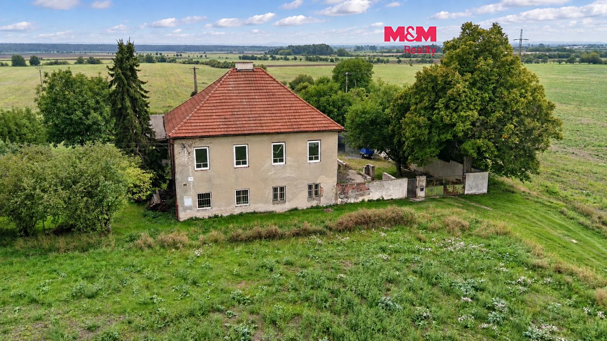 Prodej rodinného domu 300 m², pozemek 2366 m²