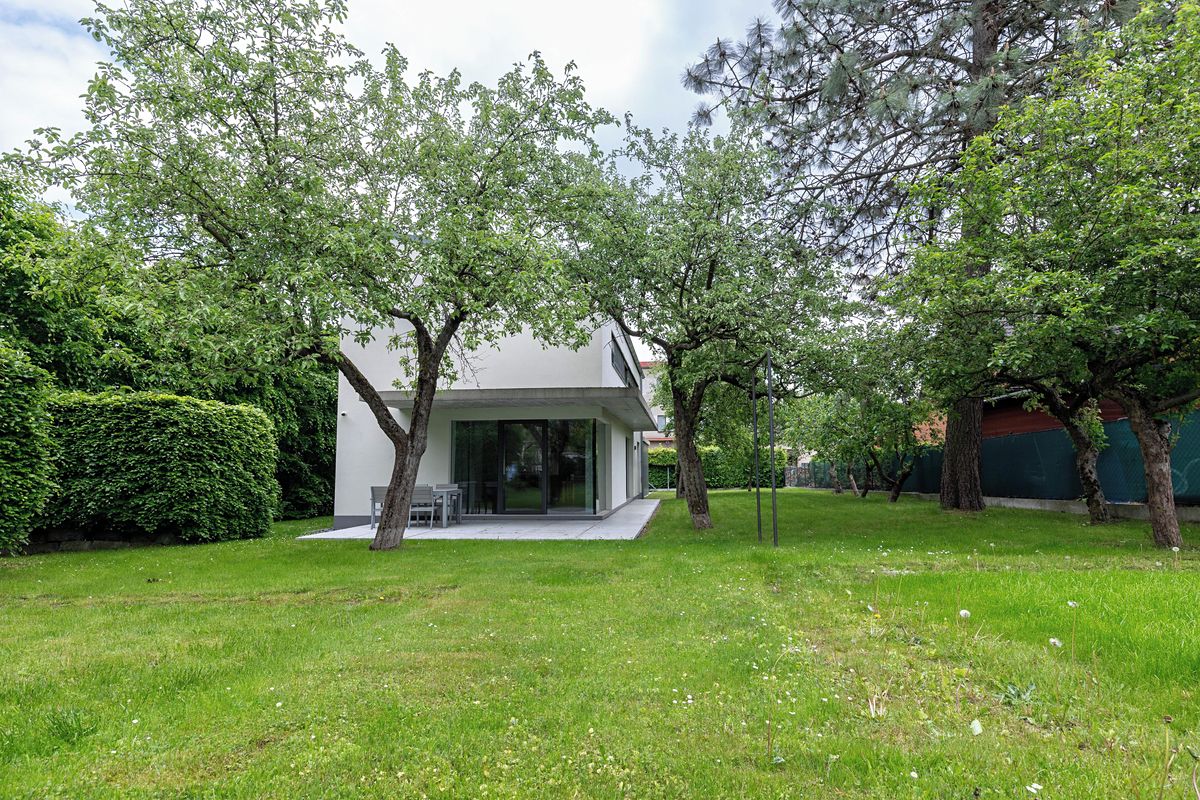 Prodej rodinného domu 166 m², pozemek 976 m² – fotografie 3