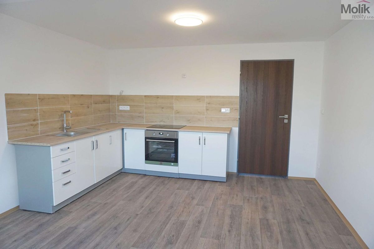 Pronájem bytu 4+kk 70 m² – fotografie 2