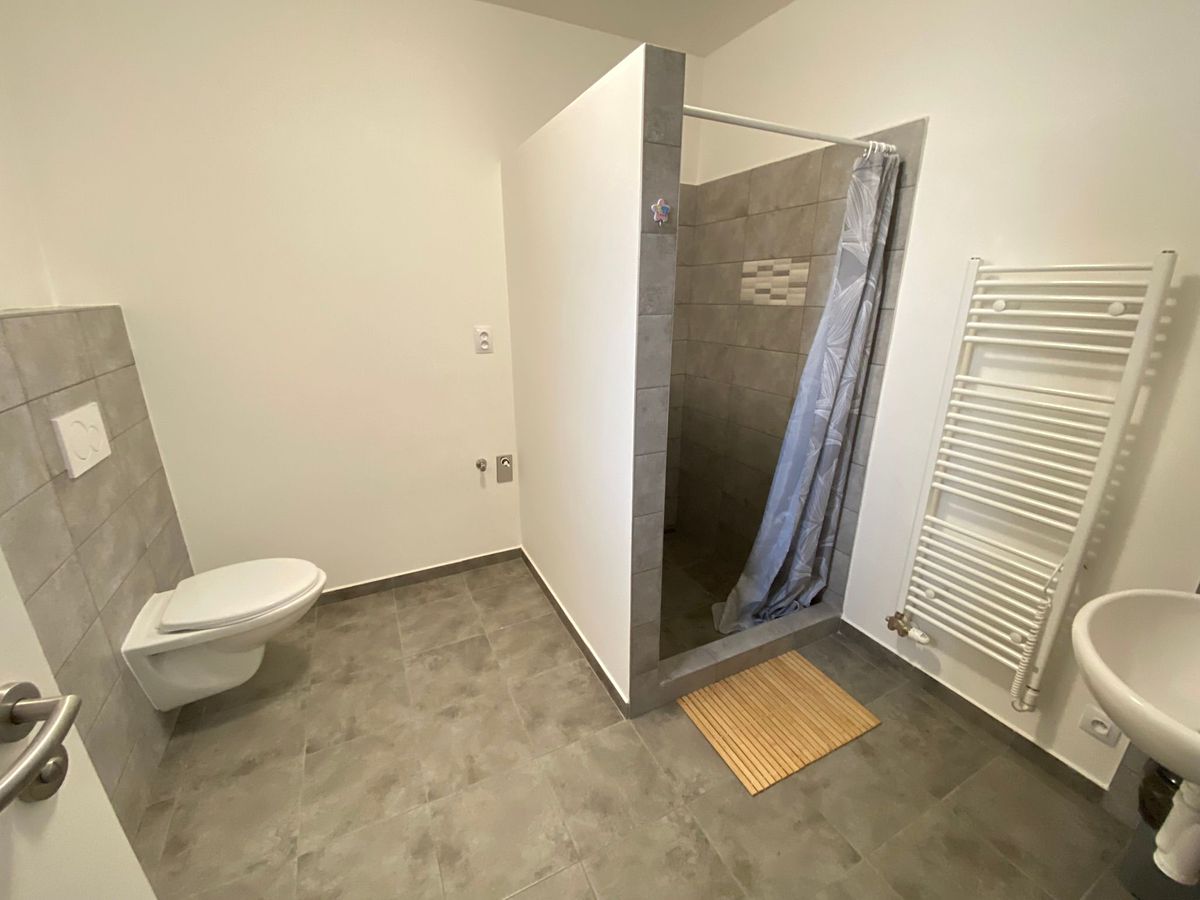 Pronájem bytu 1+kk 28 m² – fotografie 2